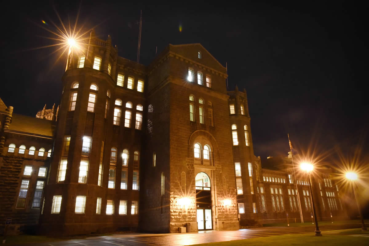St Cloud Exterior Night-Side-01-2016_tcm1089-293456