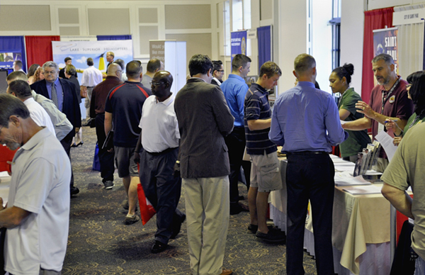 VetsCareerFair2013Crowd