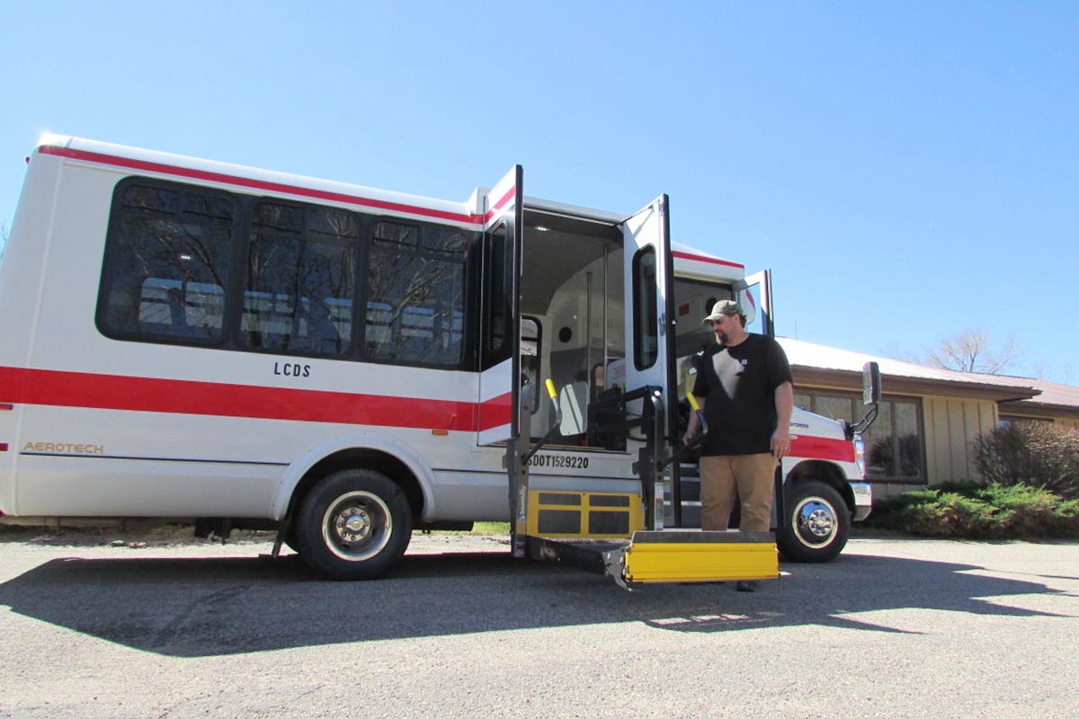 Transport vehicle