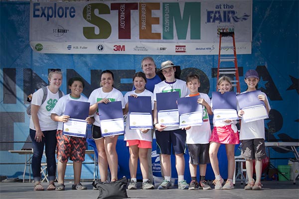 Commissioner Baden presenting STEM Day awards to 4H Students