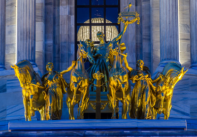 Statue with Horses Statue with Horses